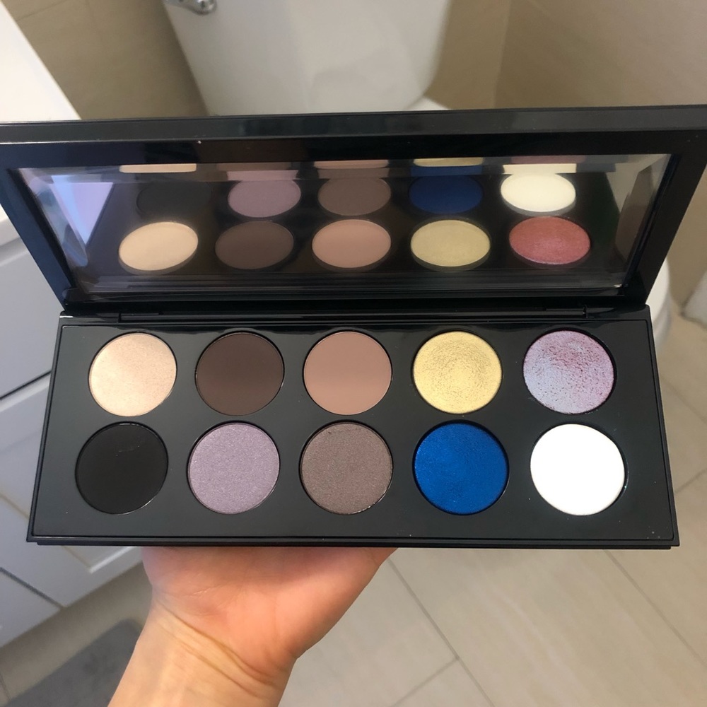 Never used Pat McGrath Labs eyeshadow palate